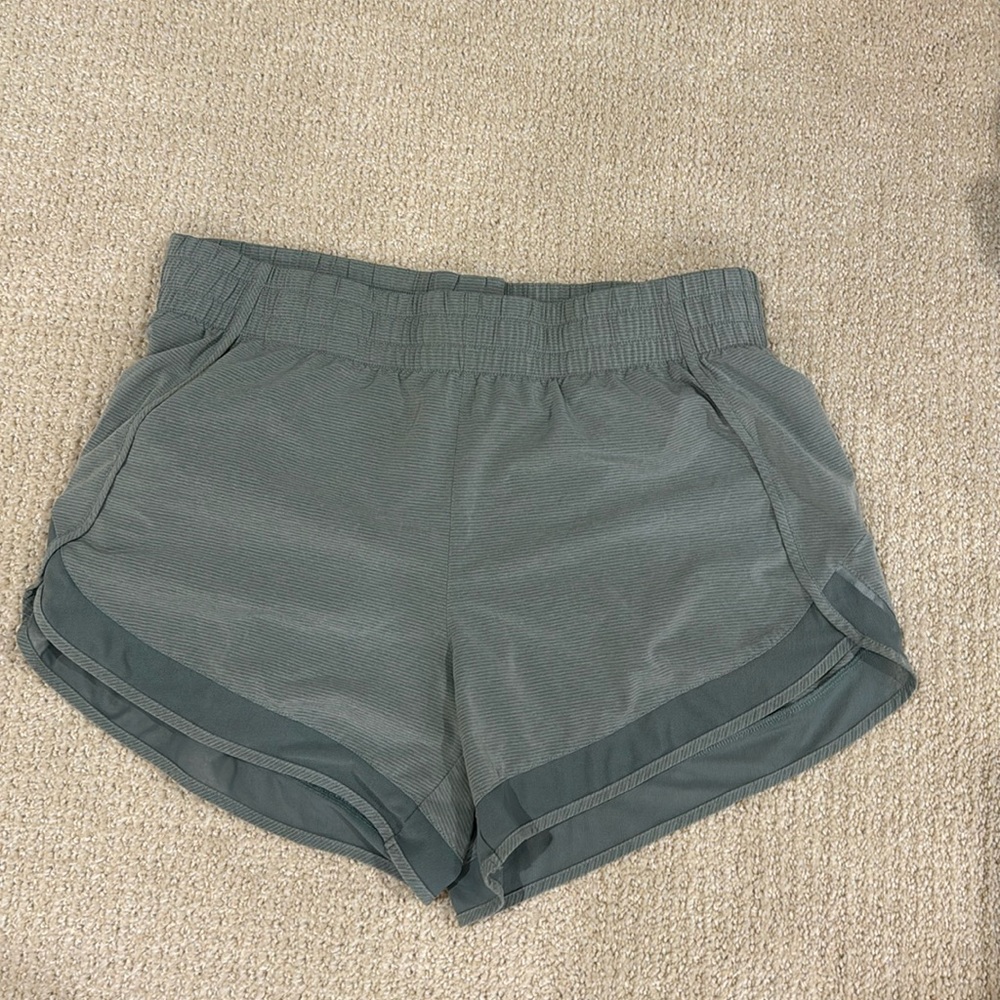 Athleta mesh racer run short 4”